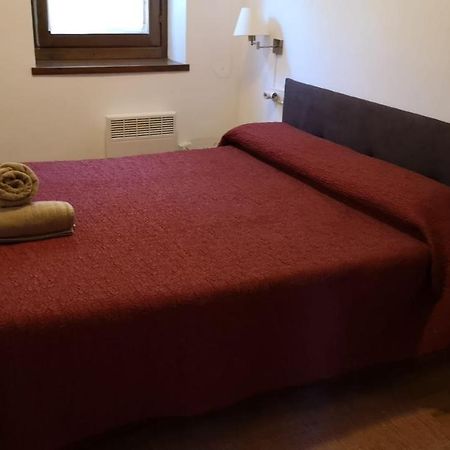 Apartament De La Lali Roni Bagian luar foto