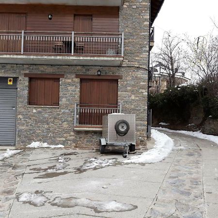 Apartament De La Lali Roni Bagian luar foto