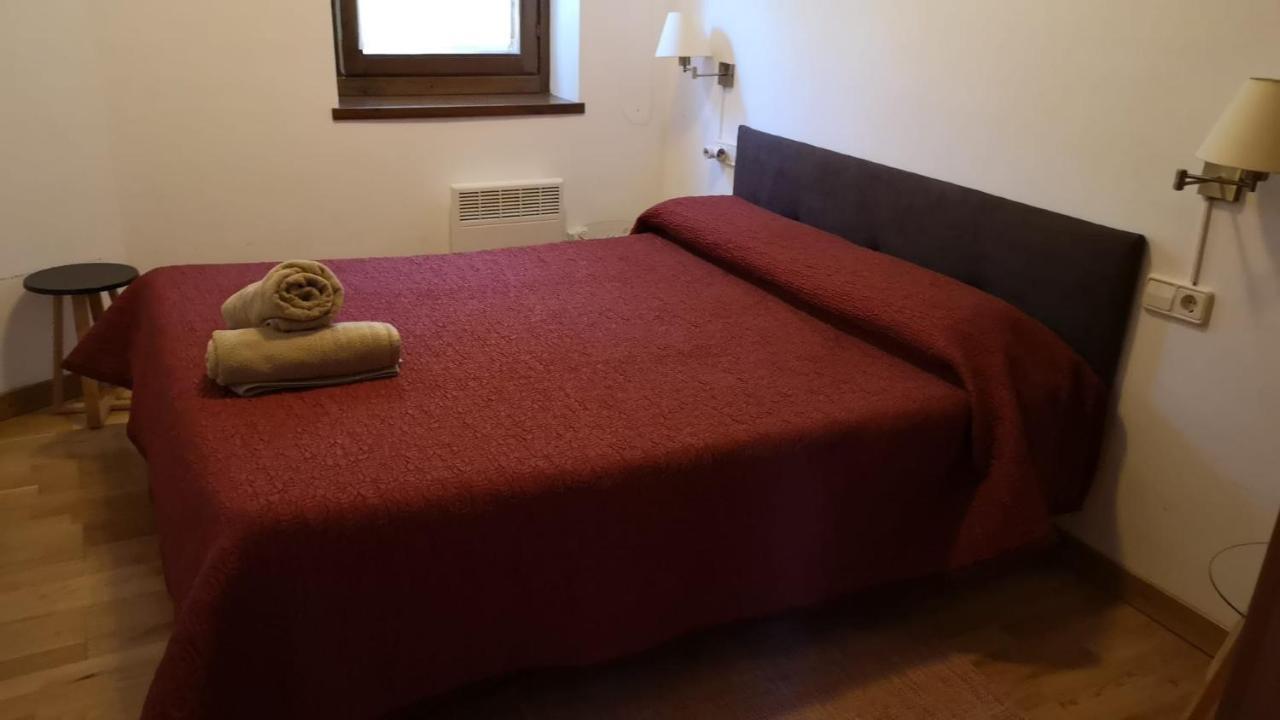 Apartament De La Lali Roni Bagian luar foto
