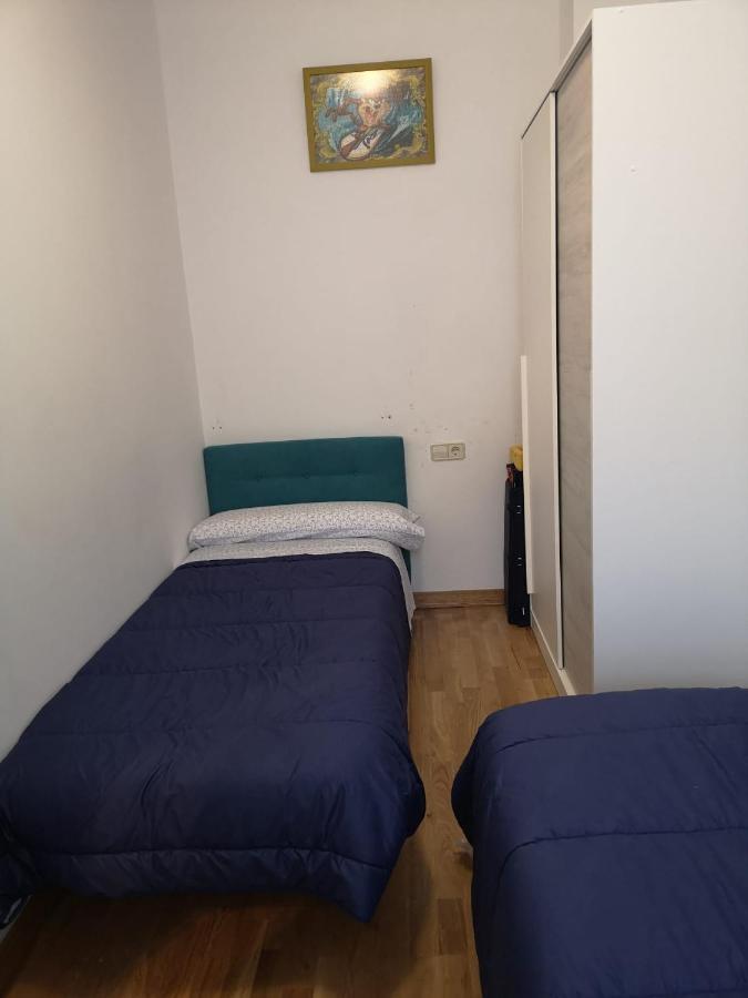 Apartament De La Lali Roni Bagian luar foto