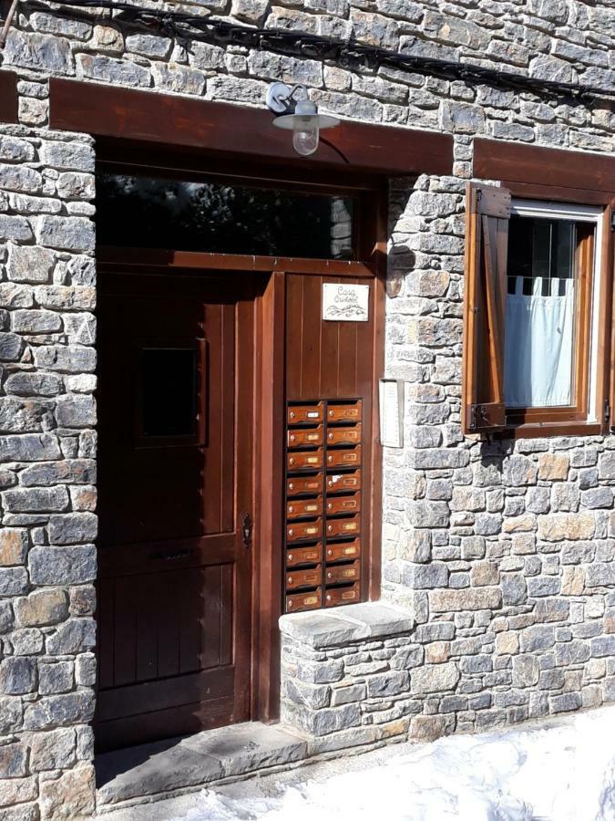 Apartament De La Lali Roni Bagian luar foto