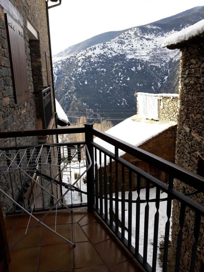 Apartament De La Lali Roni Bagian luar foto