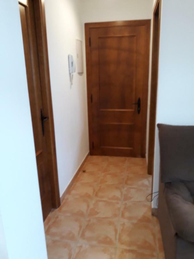 Apartament De La Lali Roni Bagian luar foto