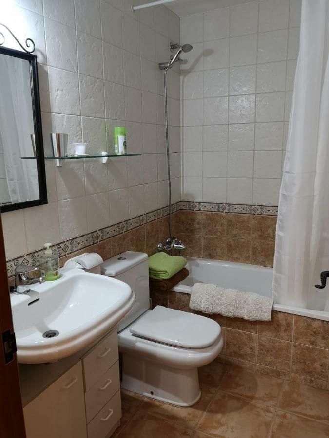 Apartament De La Lali Roni Bagian luar foto
