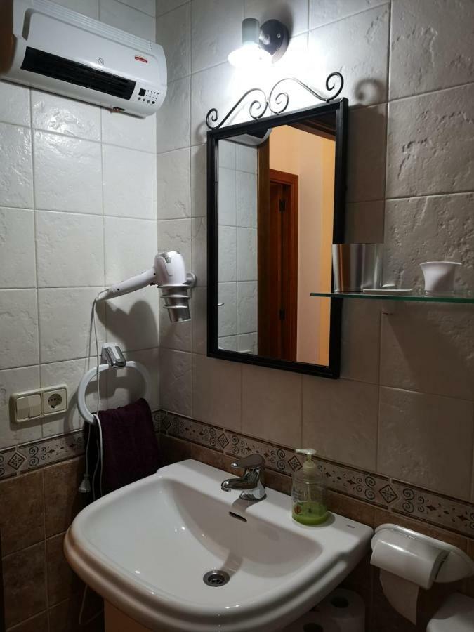 Apartament De La Lali Roni Bagian luar foto
